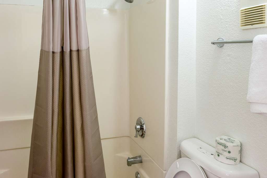 Motel6 Bakersfield CA Convention Center - photo 17