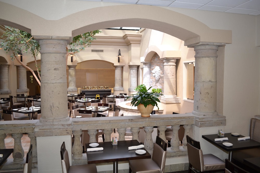 Doubletree by Hilton Houston Hobby Airport - photo 32