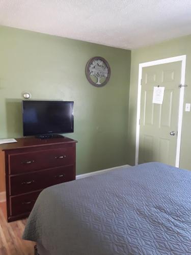 Eddy's Motel - photo 13