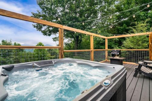 The Upper Room Gatlinburg Cabin — 4-Star Luxury Hotel in Sevierville, United States