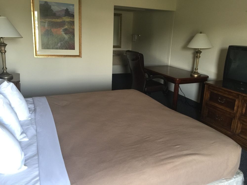 Red Carpet Inn & Suites Muncie - photo 10