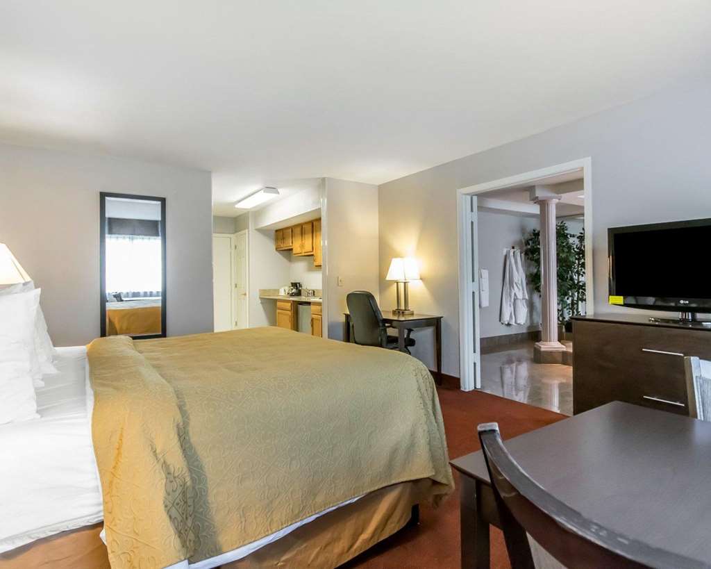 Quality Inn & Suites University Airport - photo 17