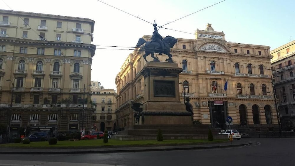 Boviosquare XIV - last minute hotel in Naples