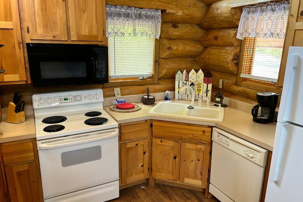 Elkmont Views Cabin by Heavenly Views Resort - photo 8