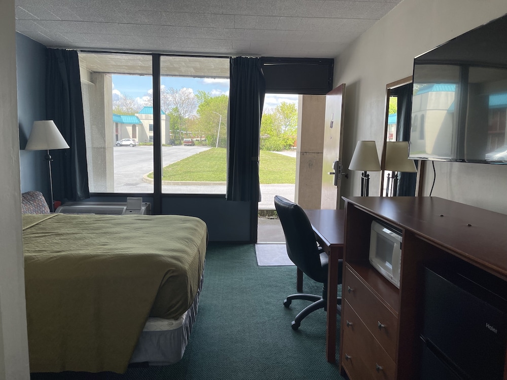 Econo Lodge Altoona I 99 - photo 10