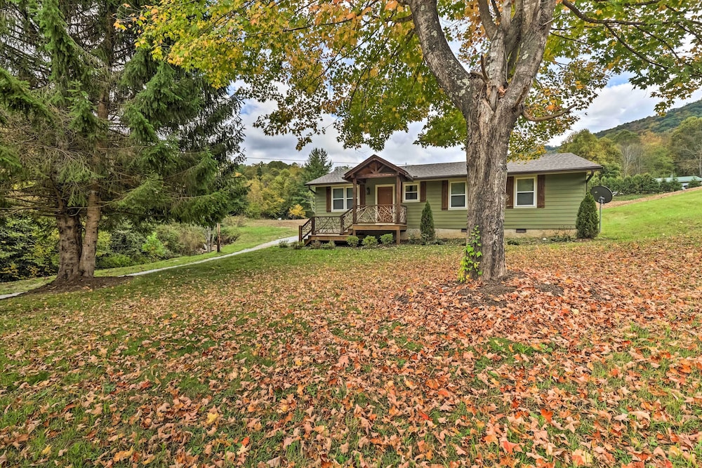 Newland Retreat w Creek Near Hiking Wineries — hotel in Newland