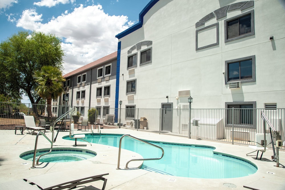 Holiday Inn Express Airport Tucson by IHG - photo 42