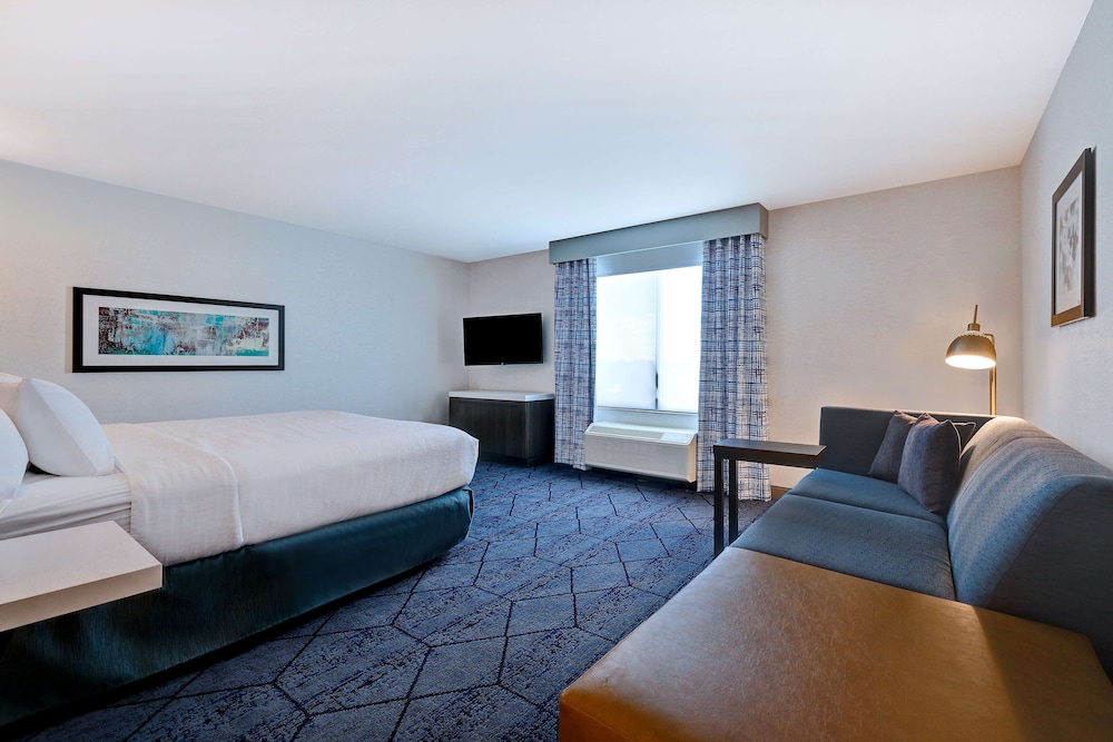 Hilton Garden Inn Cedar Rapids - photo 18