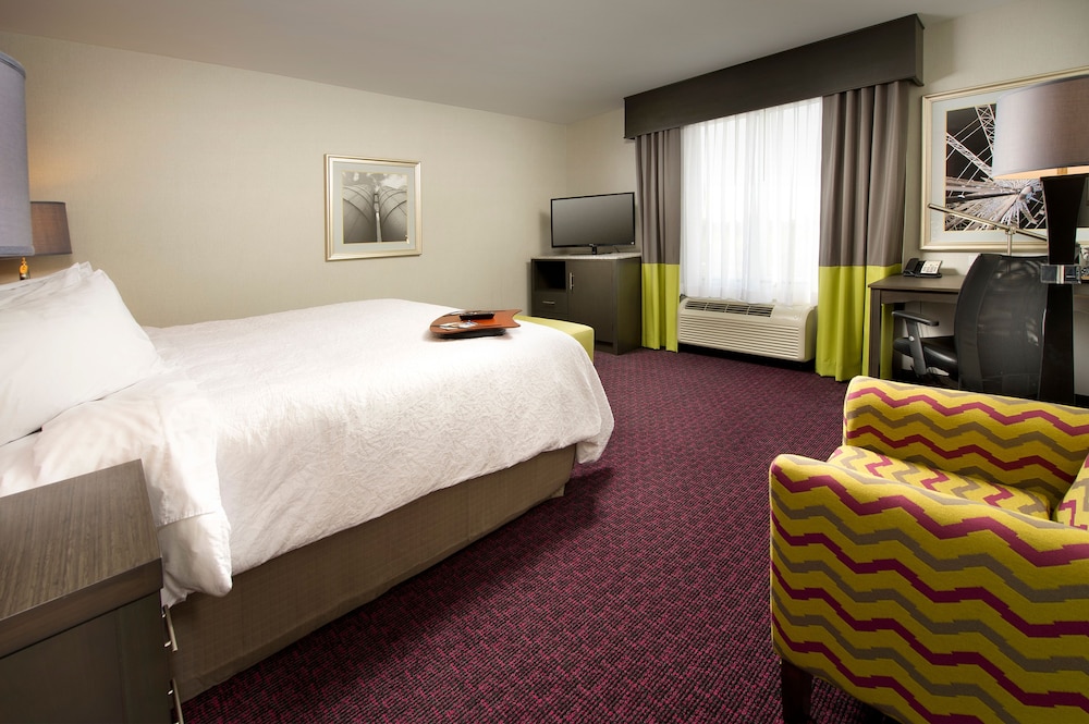 Hampton Inn & Suites Buffalo Airport - photo 6