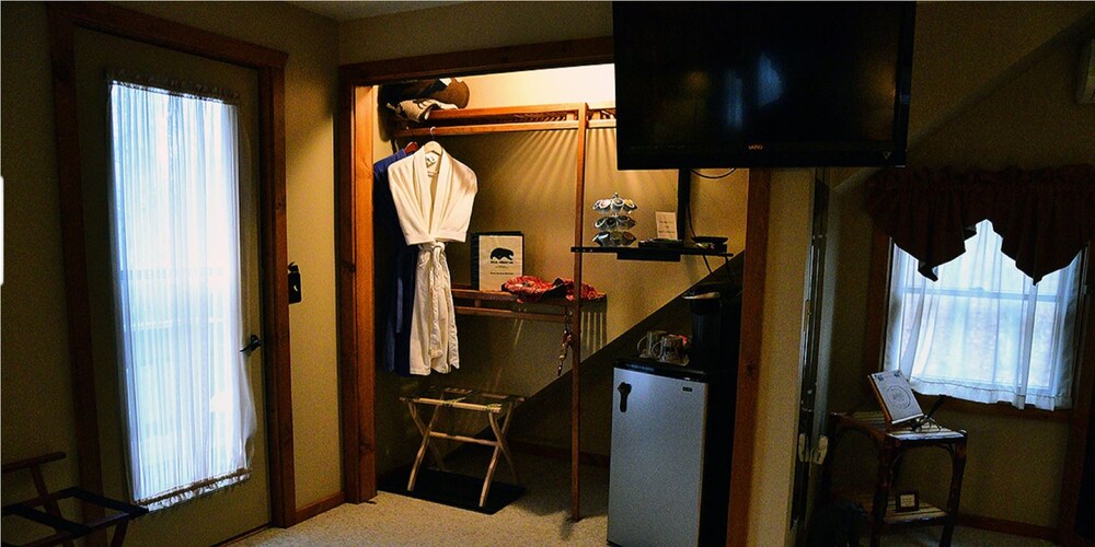 Bear Lodges & 131 Main Street - photo 10