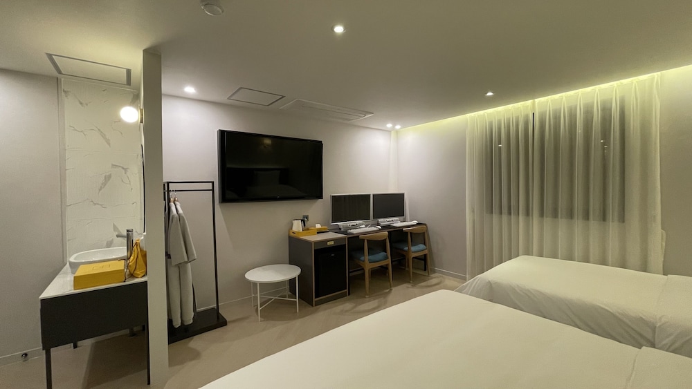 Yangsan Bukbudong Button Hotel Sports Complex Branch in Yangsan, South Korea