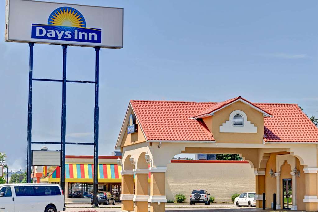Days Inn by Wyndham Louisville Airport Fair and Expo Center - photo 3