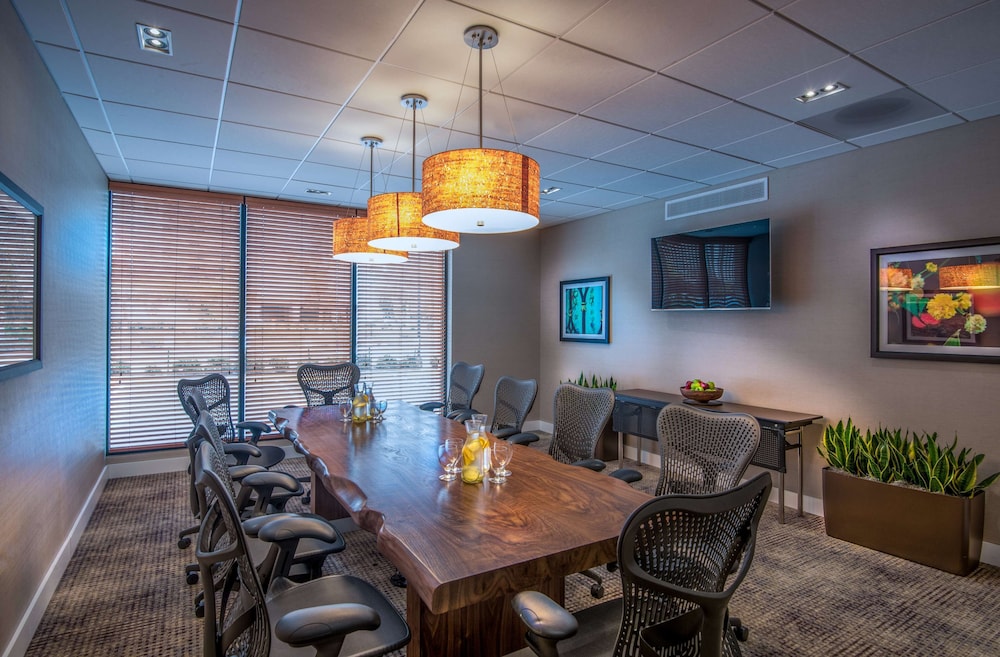 Hilton Garden Inn Reagan National Airport - photo 47
