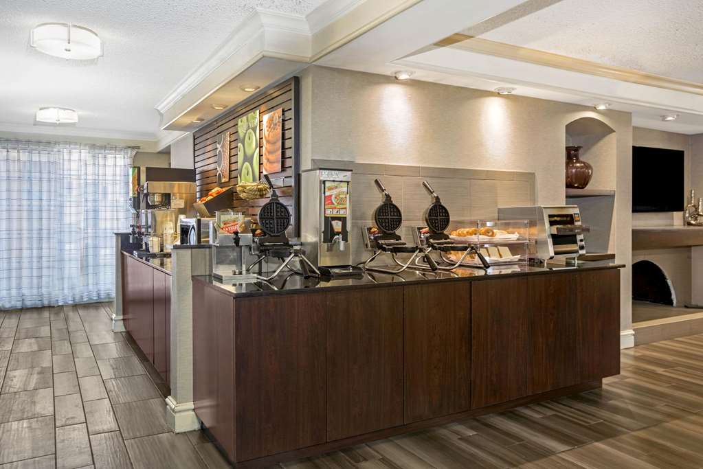 La Quinta Inn by Wyndham Fresno Yosemite - photo 58