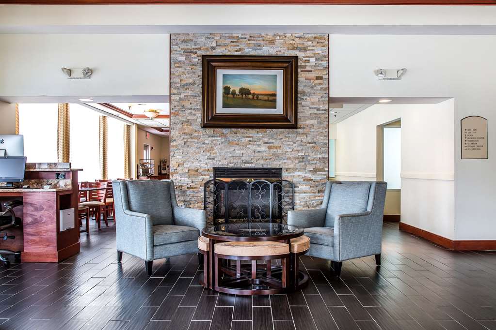 Clarion Hotel & Suites Hamden New Haven - photo 4