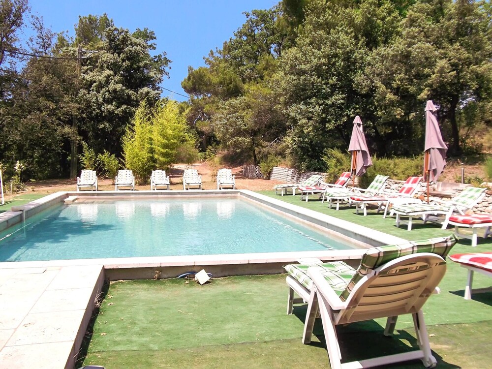 Villa Spacieuse a Vaison La Romaine Avec Piscine Privee — 4-Star Luxury Hotel in Vaison-La-Romaine, France
