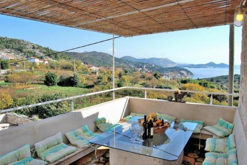Five Bedroom Holiday Home with Pool