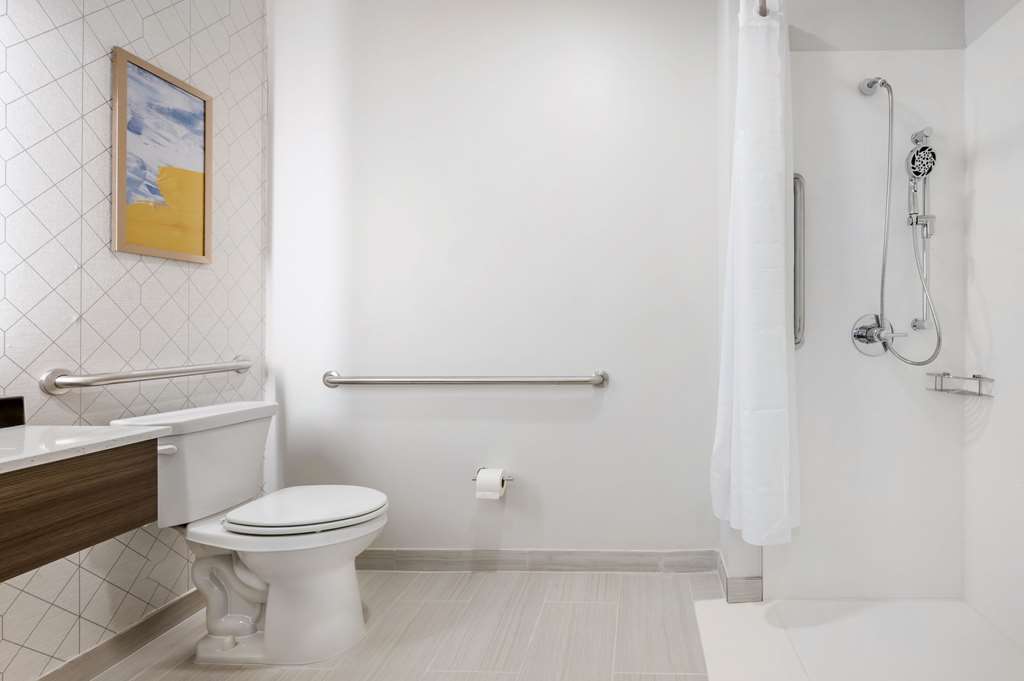 Comfort Inn Kendallville IN - photo 21