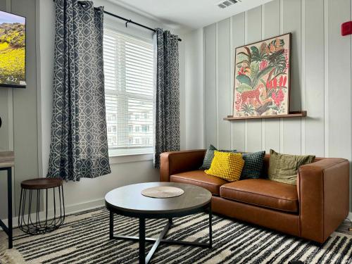 Luxury 1B1B with Balcony Downtown 542Blvd302