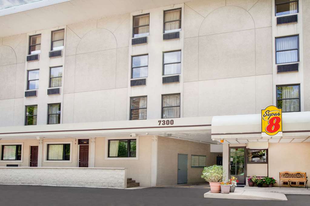 Super 8 Evanston Chicago