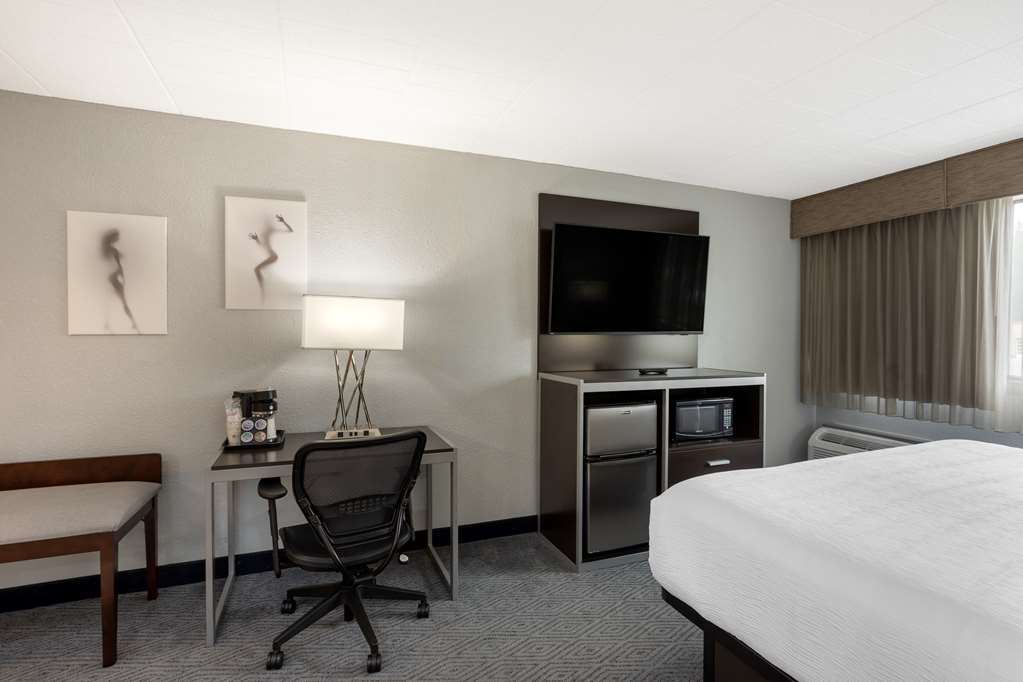 Best Western Plus Reading Inn & Suites - photo 37
