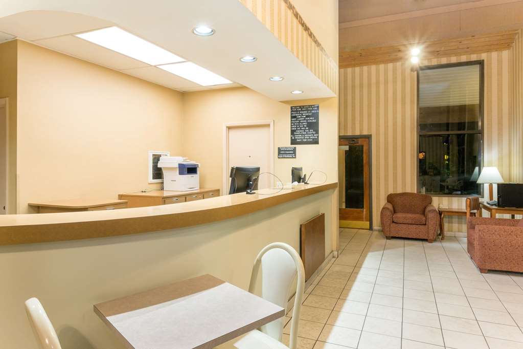 Super 8 by Wyndham Riviera Beach West Palm Beach - photo 2