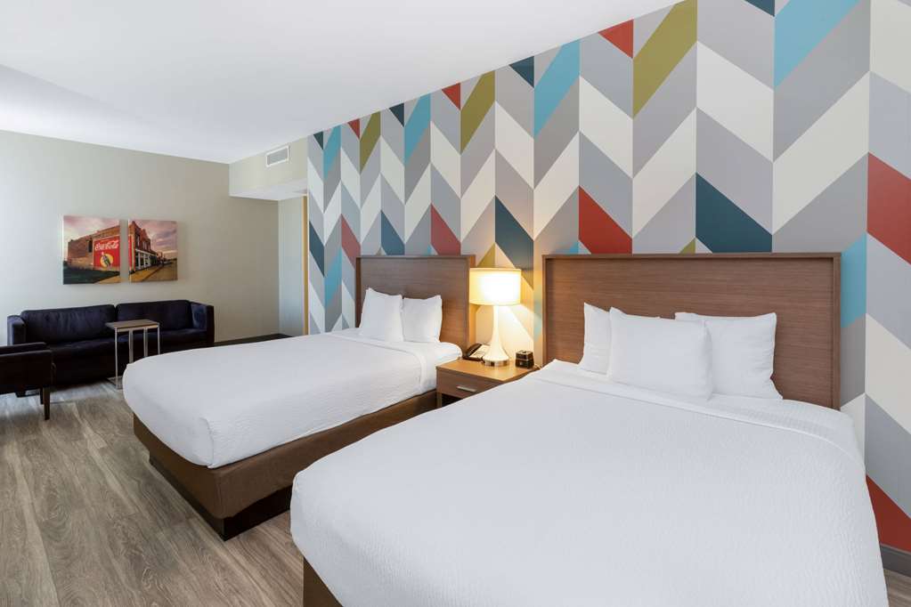 La Quinta Inn & Suites by Wyndham Tulsa Downtown Route 66 - photo 14