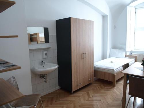 Ciszterci Szállás Pécs — Pecs — photo 4