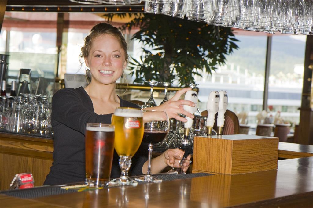 Crest Hotel — Prince Rupert — photo 2