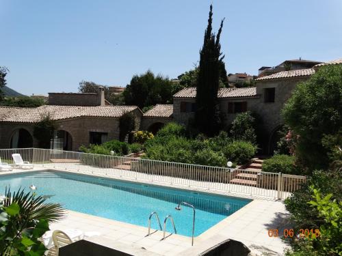 Les Voutes - carbon neutral hotel in Propriano