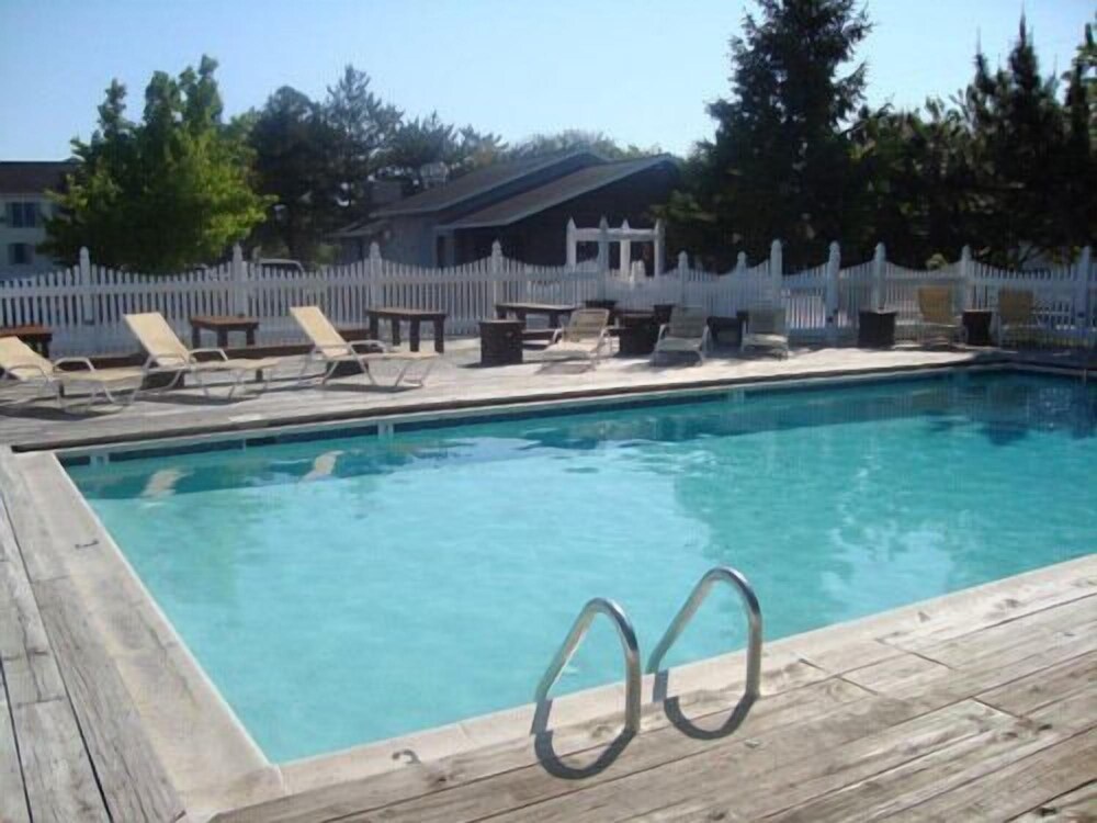Island Resort - photo 9