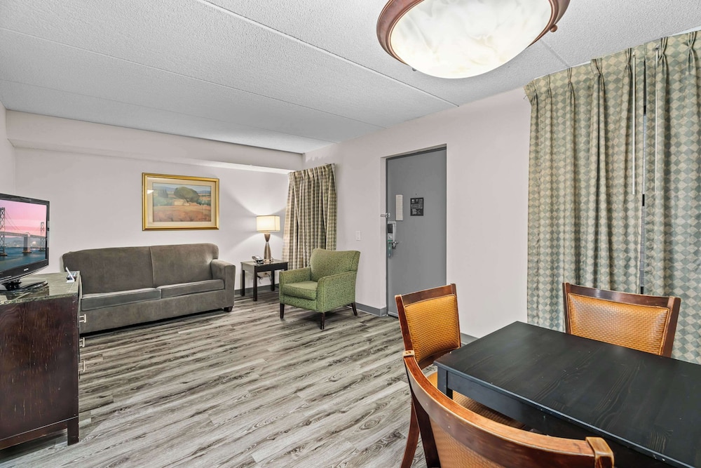 Quality Inn & Suites Mall of America MSP Airport - photo 31