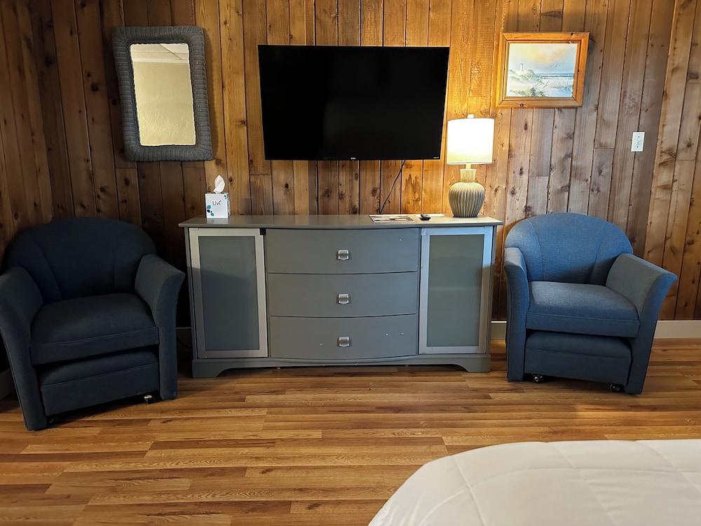 Vineyard Harbor Motel Private Beach - photo 222