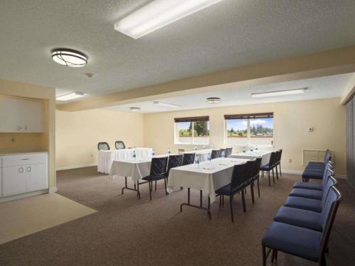 Days Inn Lacey Olympia Area - photo 16