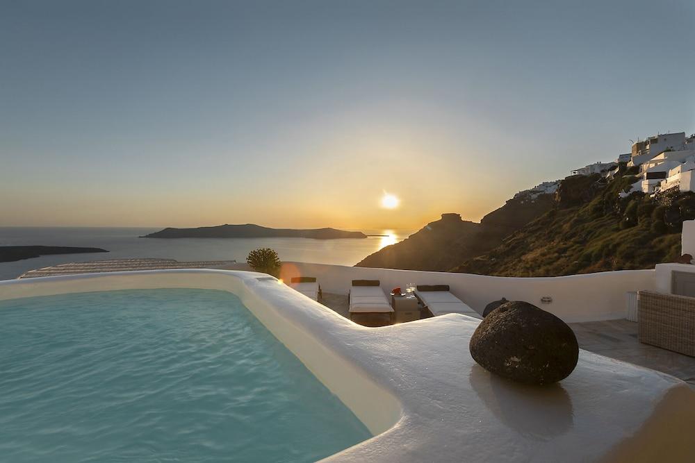 180 Caldera by Stylish Stays — 4-Star Luxury Hotel in Fira, Greece