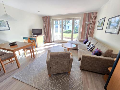 Dünenpark Binz Komfort Ferienwohnung mit 1 Schlafzimmer und Terrasse im Erdgeschoss 152 — 4-Star Luxury Hotel in Ostseebad Binz, Germany