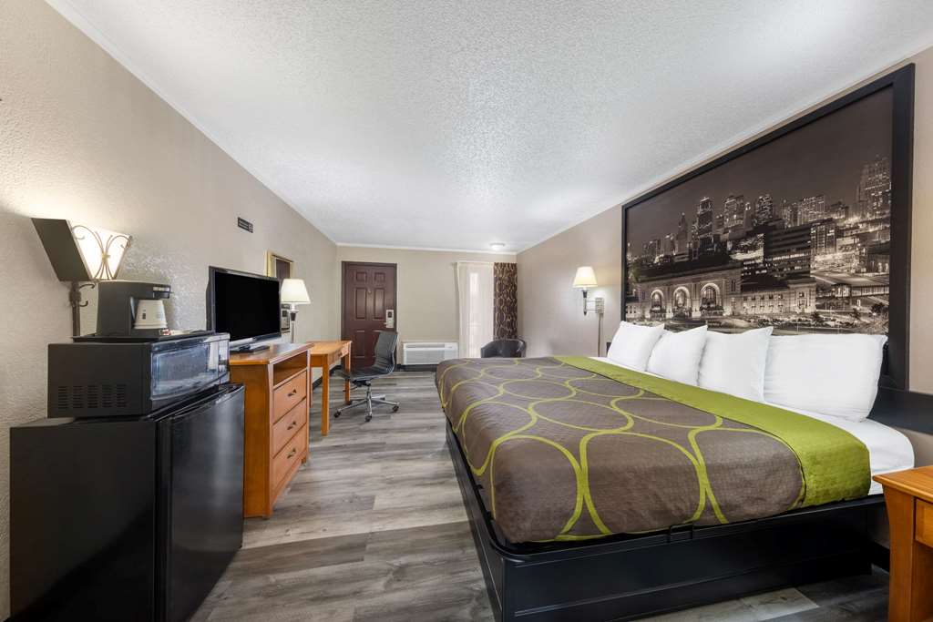 Super 8 by Wyndham Kansas City Airport North - photo 9