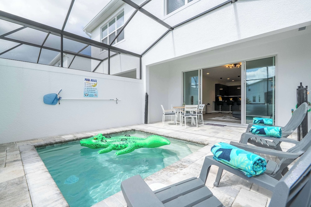 Modern 3Bd Screened Pool at Serenity Resort 17322 in Clermont, United States