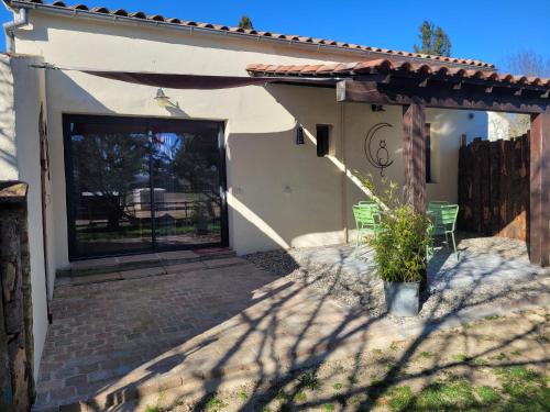 Gites Les Fees du Gard Au Pied Des Cevennes — hotel in Rousson