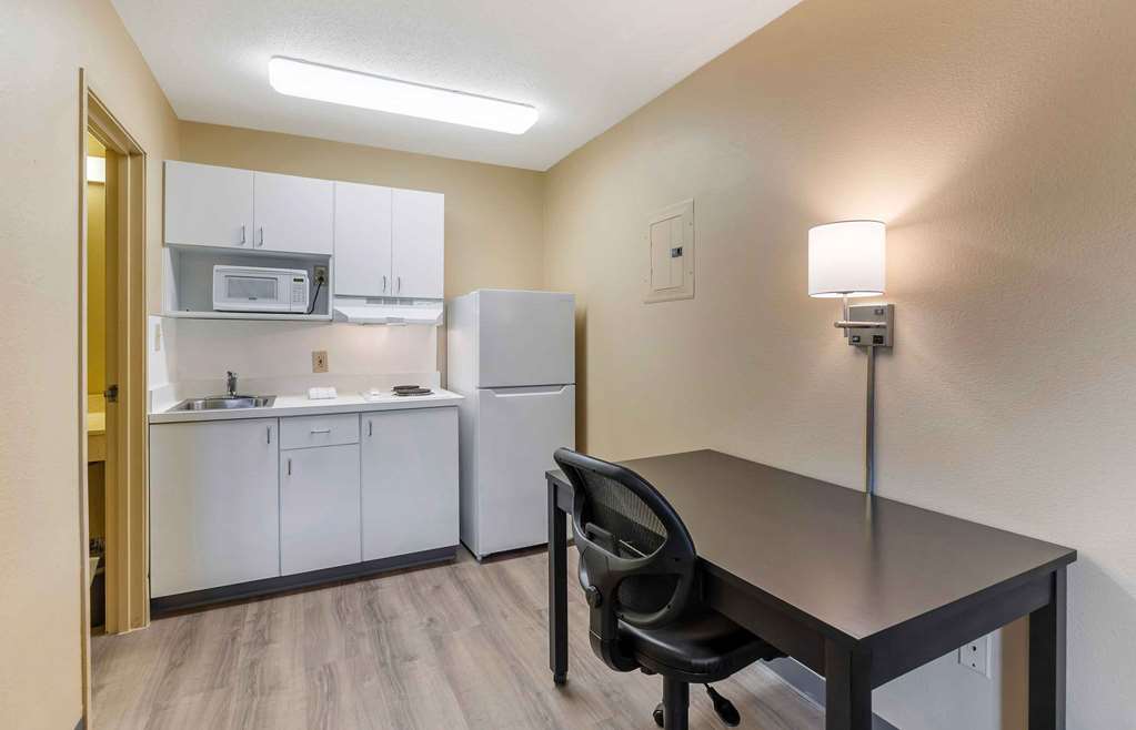 Extended Stay America Select Suites St. Louis Westport E Lackland Rd - photo 11