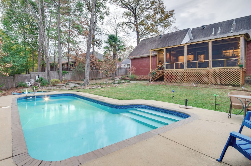 Welcoming Brandon Home with Pool and Screened In Deck — 4-Star Luxury Hotel in Brandon, United States