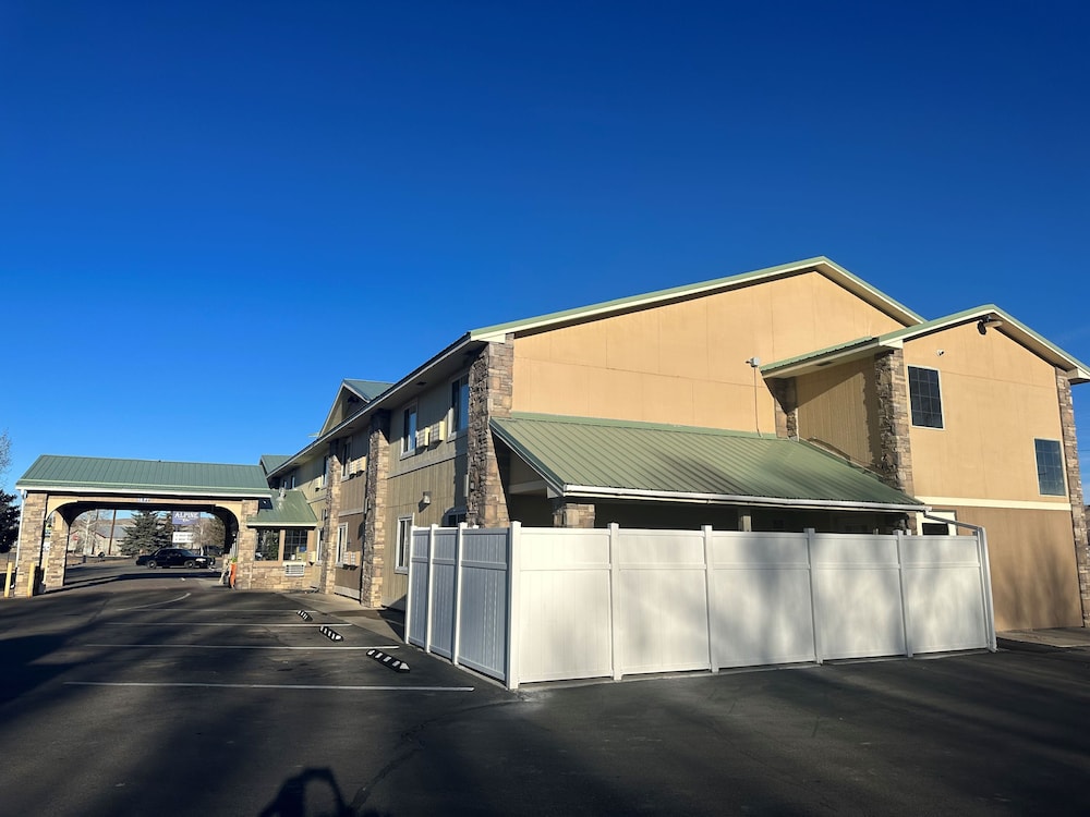 Days Inn & Suites by Wyndham Gunnison - photo 58