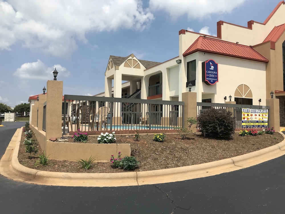 Carolina Inn & Suites of Lake Norman - photo 23
