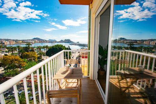 Amplia Terraza con Piscina Garaje y Aire Acondicionado by Aloha Palma