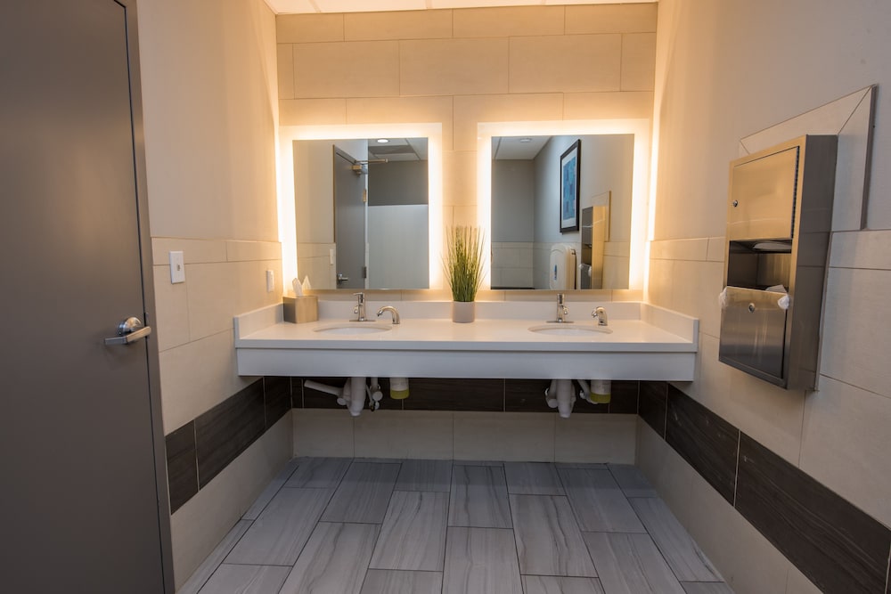 Holiday Inn Express & Suites Lake Charles South Casino Area by IHG - photo 70