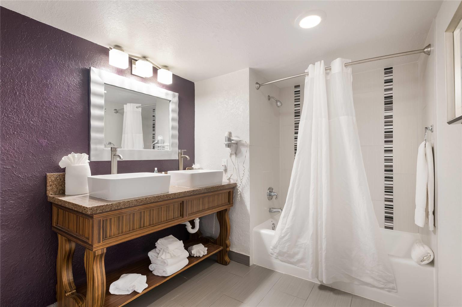Clarion Inn & Suites Across From Universal Orlando Resort - photo 21