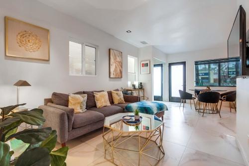 3 Blocks To Ocean Luxury Patio Nightlife in San Diego, United States