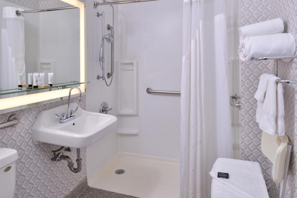 Red Lion Inn and Suites Brooklyn - photo 27