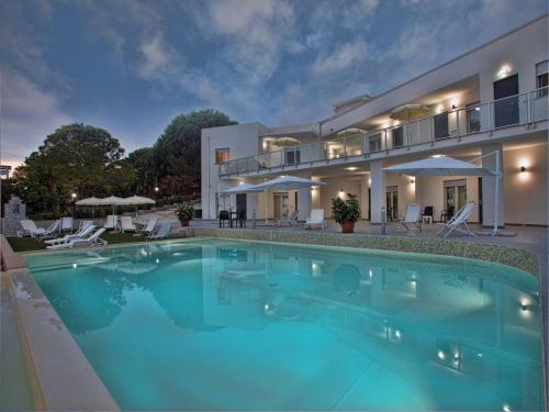 Cala Del Faro Beach Villas — 4-Star Luxury Hotel in Cittadella Del Capo, Italy