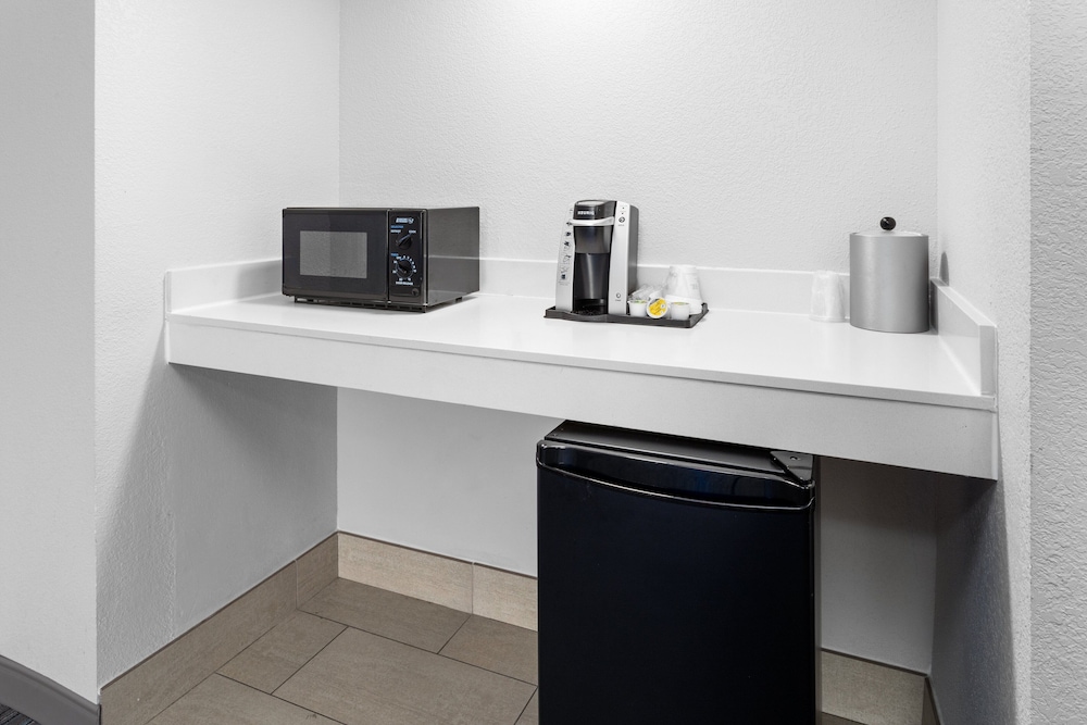 Holiday Inn Express New Albany Louisville NW by IHG - photo 2